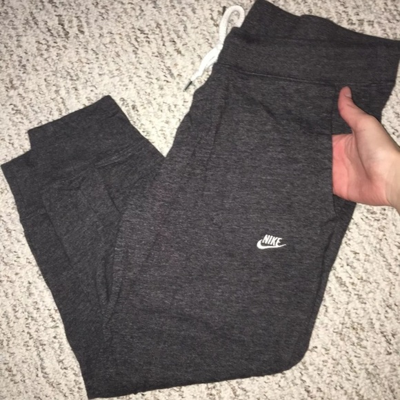Nike Gray Cropped Leggings - Picture 2 of 4